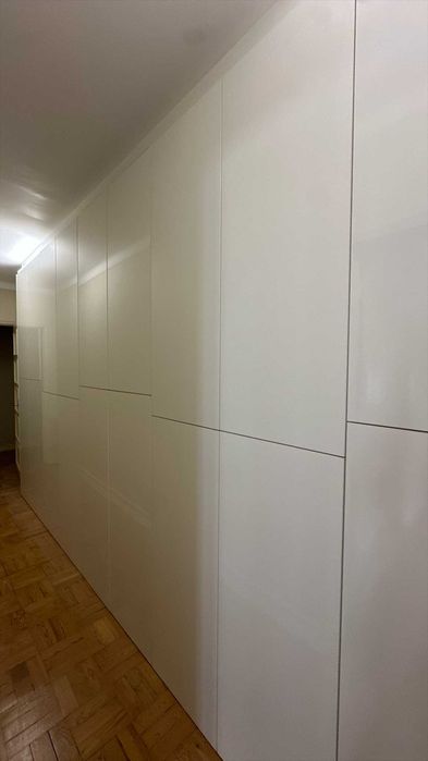 Armário Branco Lacado de Grande Dimensão – Como novo