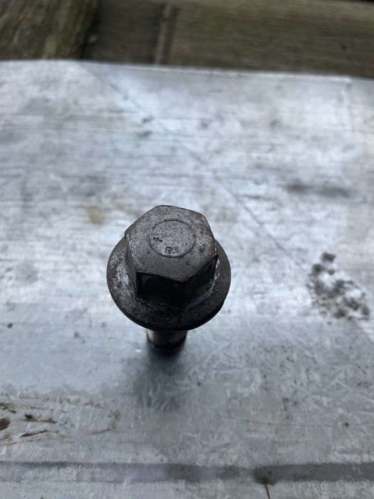 Авто болти до металевих дисків 20шт.R16Рено трафік в ідеальному стані