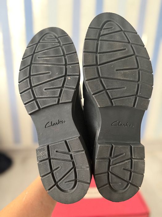 Продам жіночі шкіряні лофери Clarks