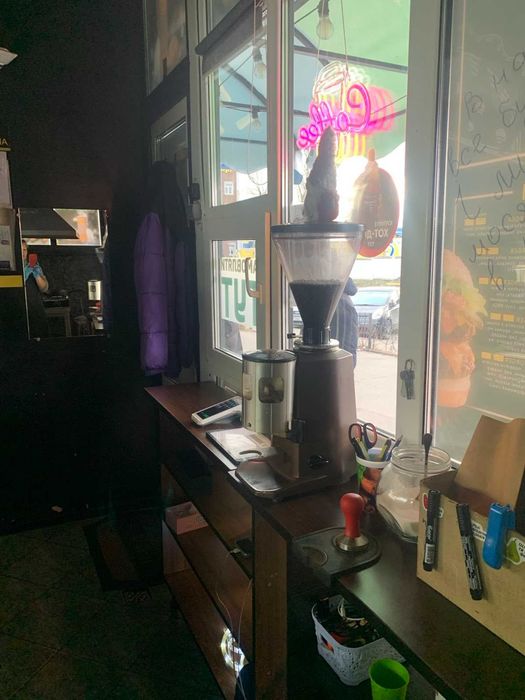 Срочно недорого в зв'язку з виїздом продам фастфуд