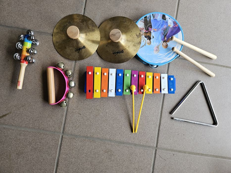 Instrumenty dla dzieci cymbalki, talerze, tamburyno, dzwonki