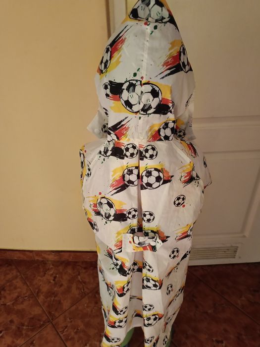 Płaszczyk przeciwdeszczowy.