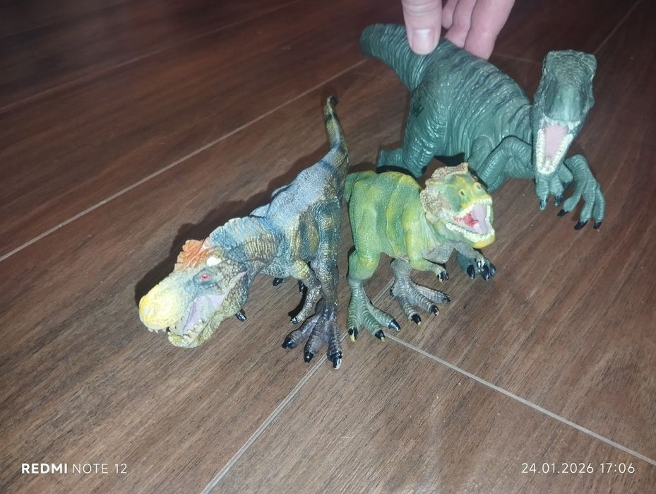 Фігурки динозаврів