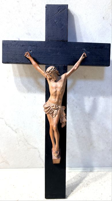 Antigo crucifixo do Sec XIX com magnífica escultura de Cristo
