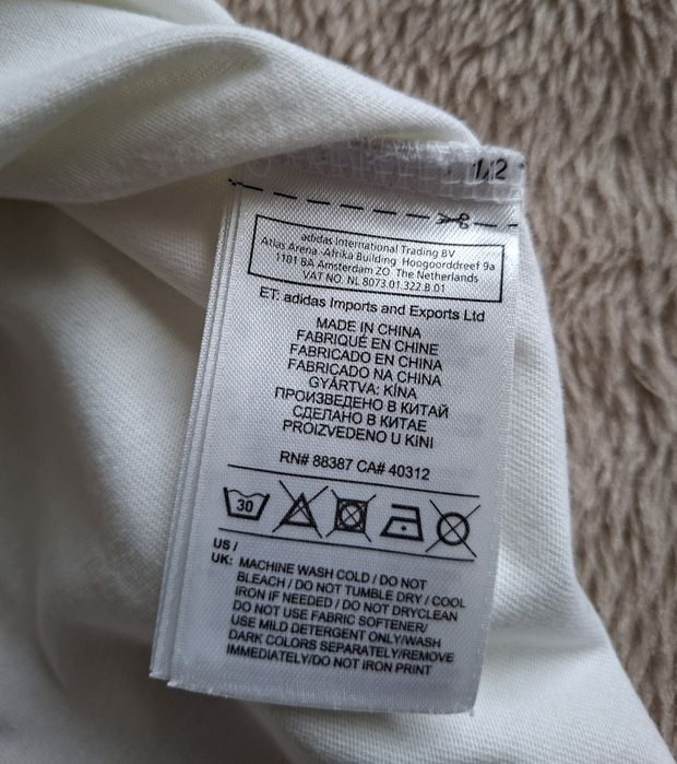 Camisola adidas,  modelo americano