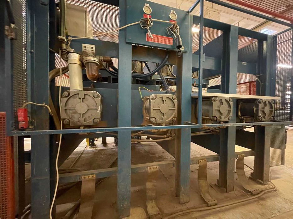 Прес меблевого щита необмеженої довжини з ТВЧ, Пресс мебельного щита