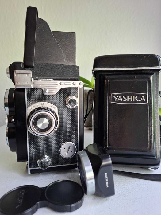 Yashica 124 mat z pokrowcem