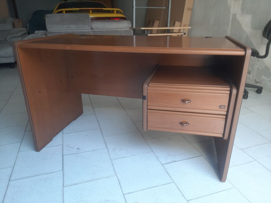 Secretária em cerejeira