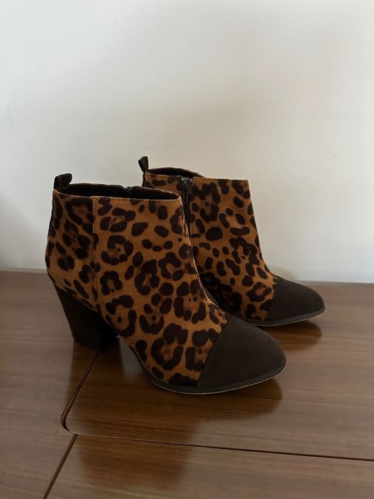 Brown/Black Boots Size 39