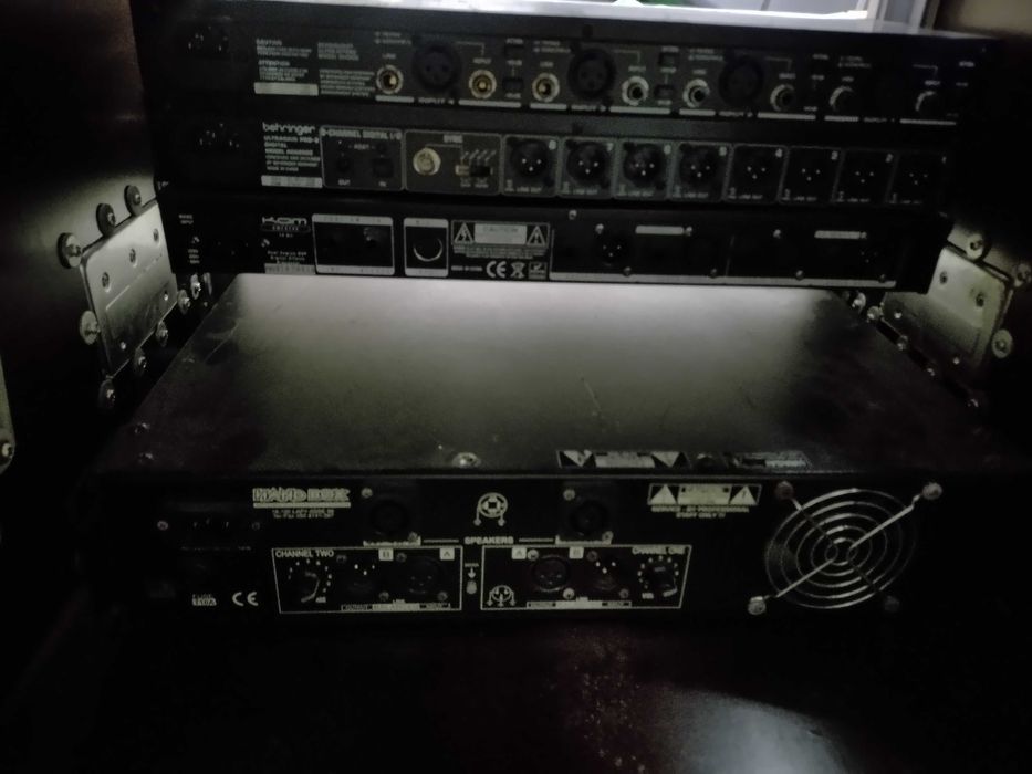 rack na sprzęt audio