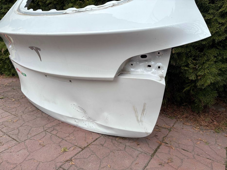 Кришка багажника Tesla model Y