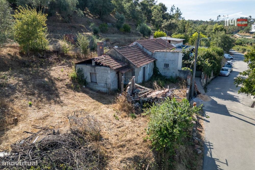 Moradia T2 Em Seiça Inserida Num Terreno Com 707 M²