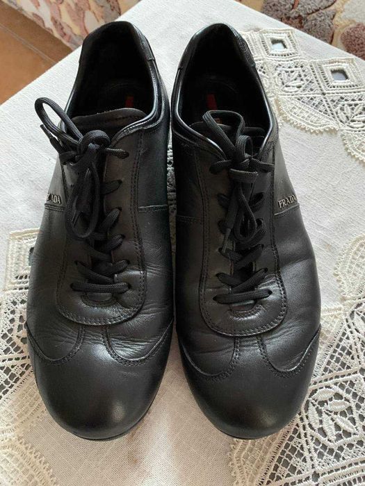 Шкіряні кросівки Prada