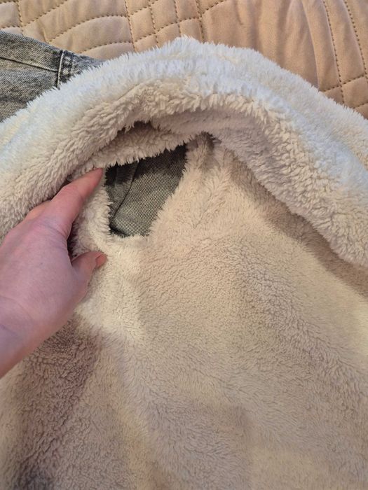 Продам джинсову куртку на дівчинку