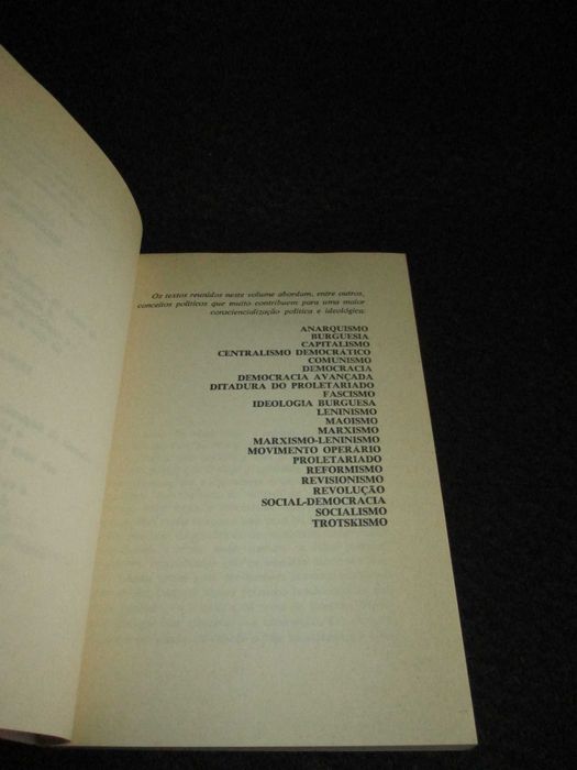 Livro Revolução e Movimento Operário Prática Política