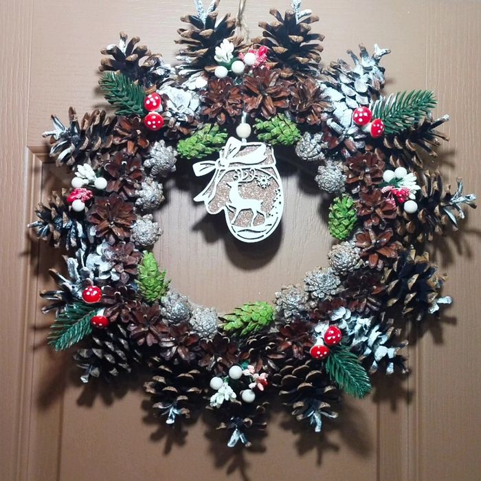 Из шишек гирлянды ирлянды!Ёлка! Ялинка! Новорічна ялинка!