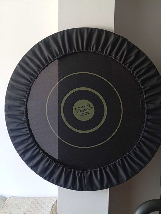 Ginasio em casa com máquina de musculação