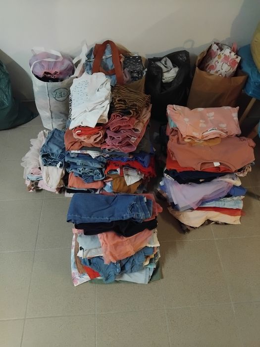 Ubranka dla dziewczynki.