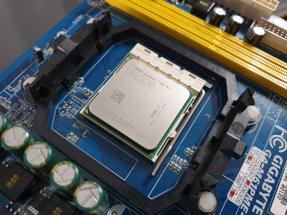 Gigabyte GA-M61PME-S2 Socket AM2 z procesorem AMD Athlon 64 X2 5200+