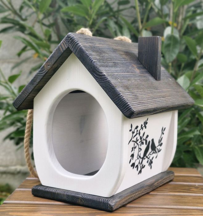 Дерев’яна годівничка для птахів ручної роботи