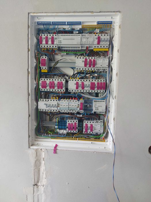 Elektryk, Instalacje elektryczne