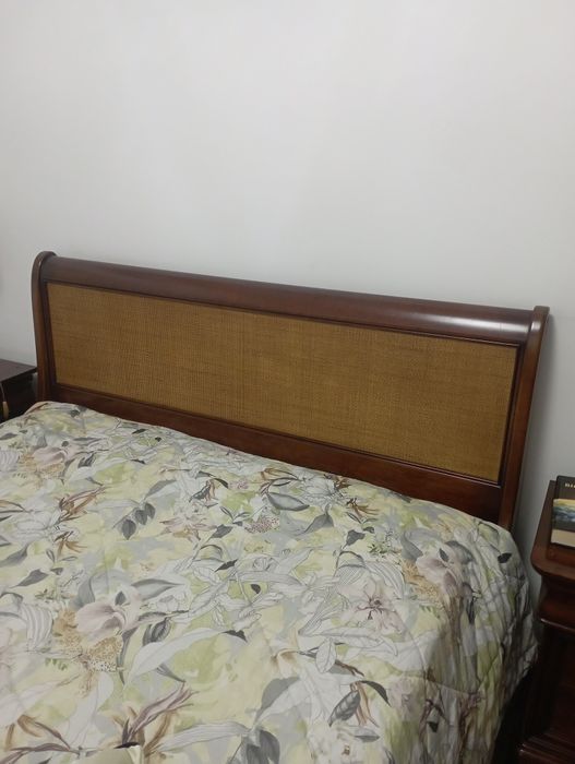 Mobiliário de quarto completa em madeira maciça