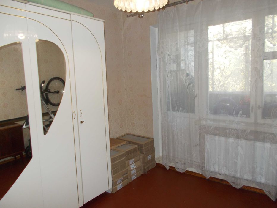 Продам 4-х кімнатну кв-ру 84 м2 на 2\9 поверху, серії ЧН пр-т Перемоги м Чернігів