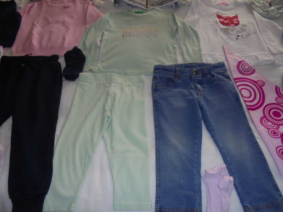 lote de roupa de menina o boneco