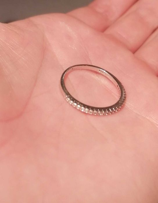 Срібна каблучка  з пробою 925, розмір 18-19 вставка цирконий