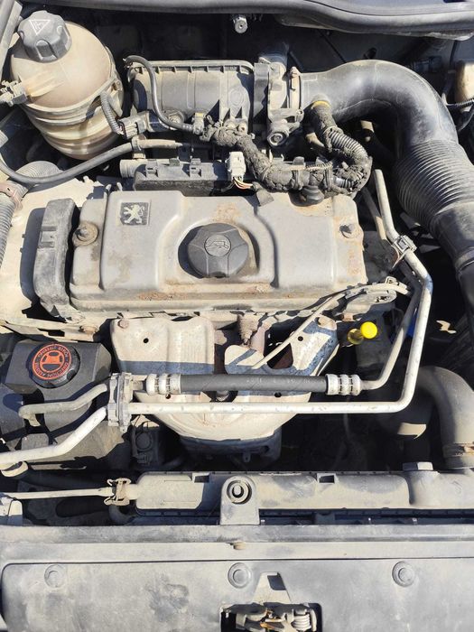 Posiadam czesci peugeot 206  lift 1.4 benzyna
