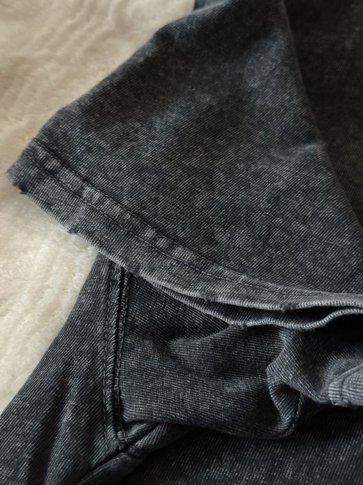 Жіноча футболка xs s bershka бавовняна сіра чорна варена з потертостями