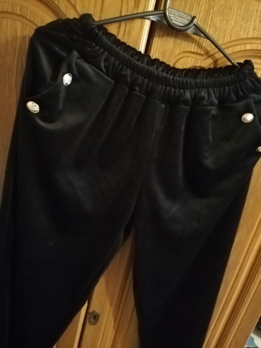 Dres czarny  130 biust nowy włoski