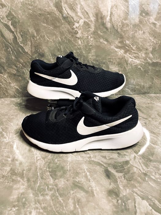 (37) Nike Damskie Czarne Białe Sportowe Buty Trampki do Biegania