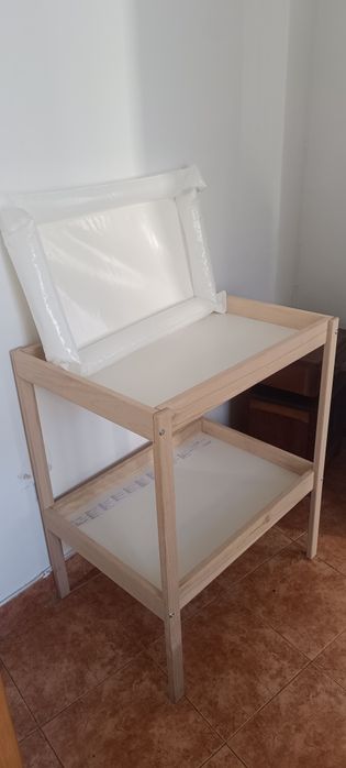 Muda fralda de madeira