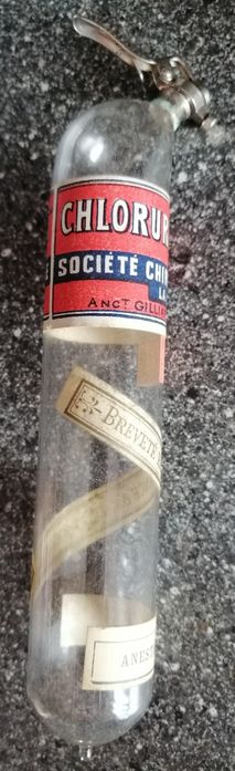 Ampola antiga usada  para administrar Cloro Etilo