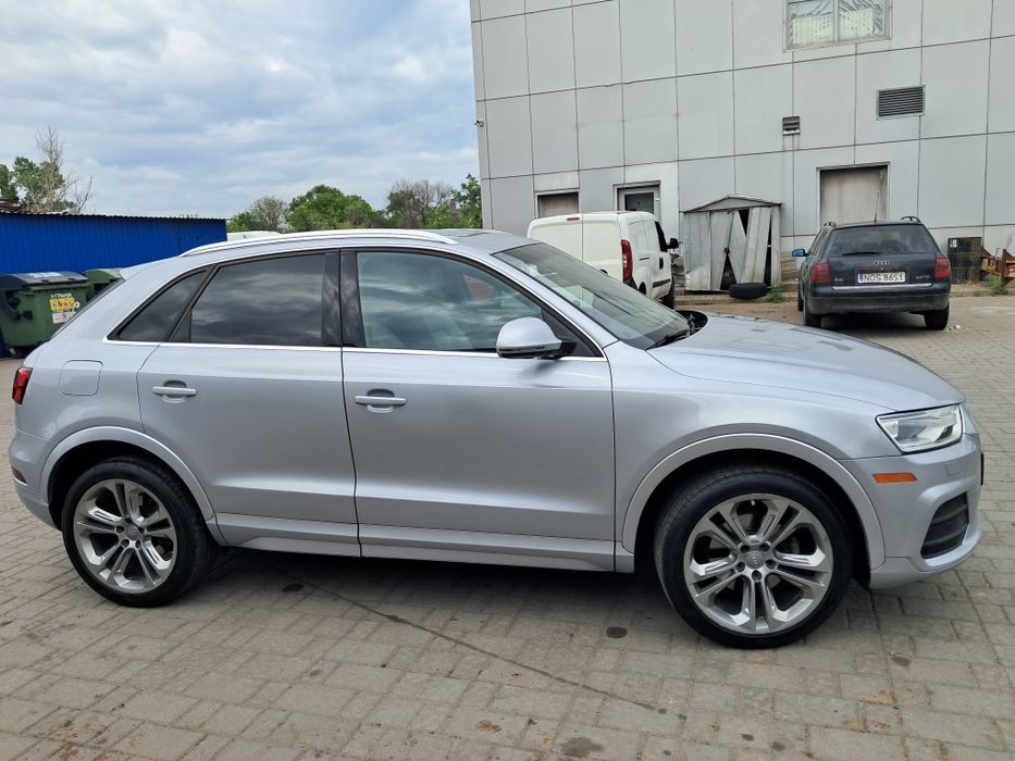 Продам  Audi Q3.