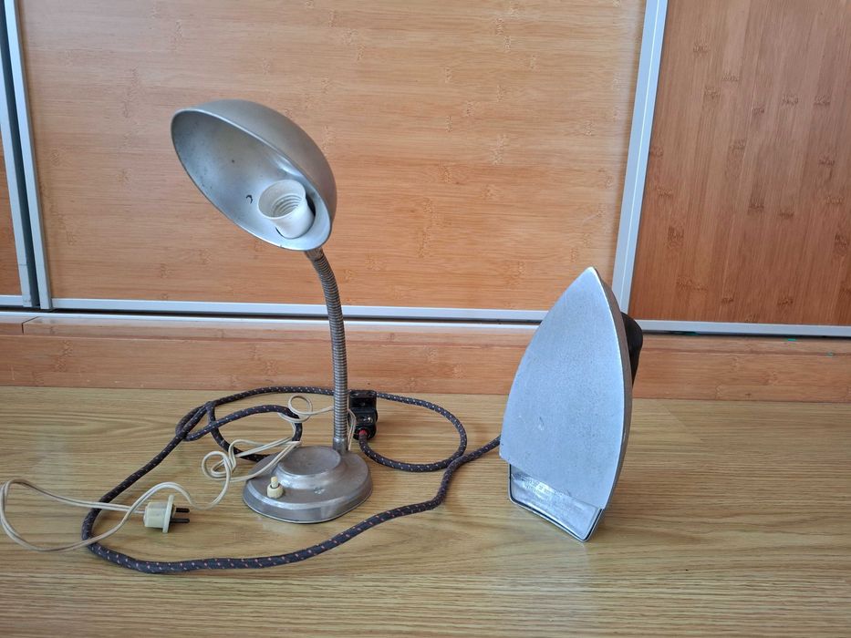 Ferro engomar e candeeiro vintage