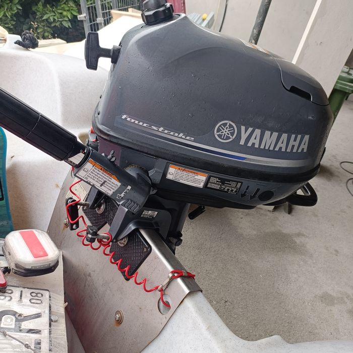 Motor Yahama 5cv a 4 tempos já com a desanexação, pronta.