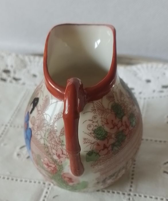 Leiteira em porcelana japonesa