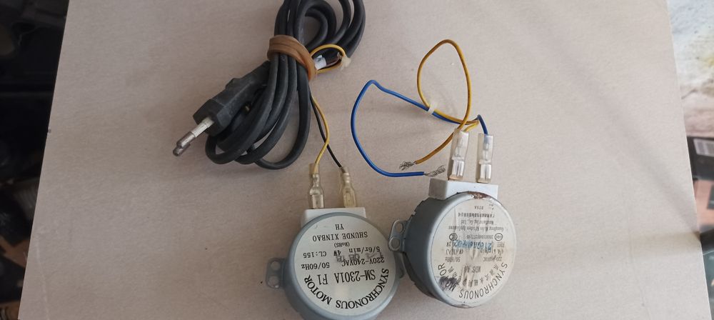 Dois motores microondas