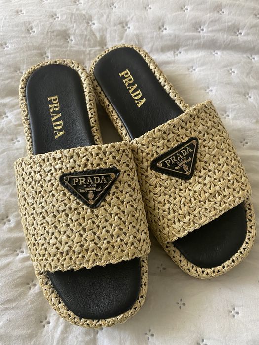 Klapki logo Prada