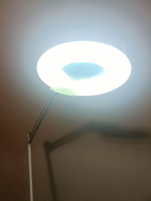 Lupa estética  extensível com luz