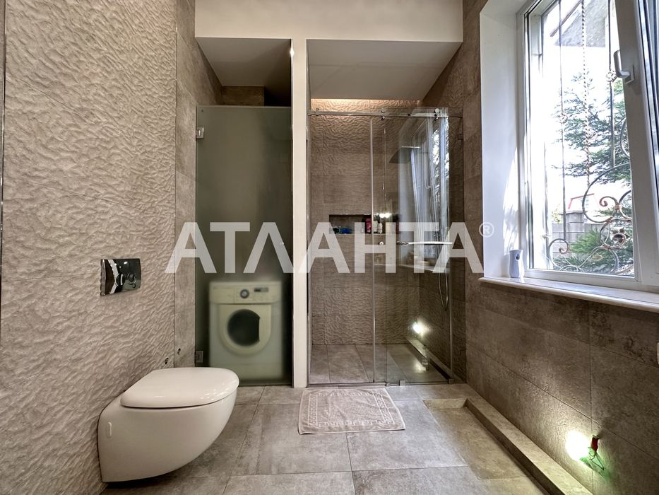 3-уровневый дом с ремонтом на 5.5 сотках на Фонтане