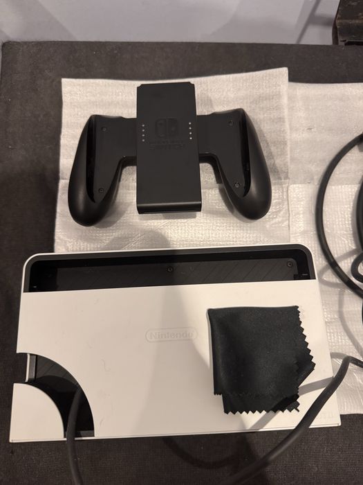 Nintendo Switch OLED Branca Como Nova + Bolsa + Cartão 128GB + Completa