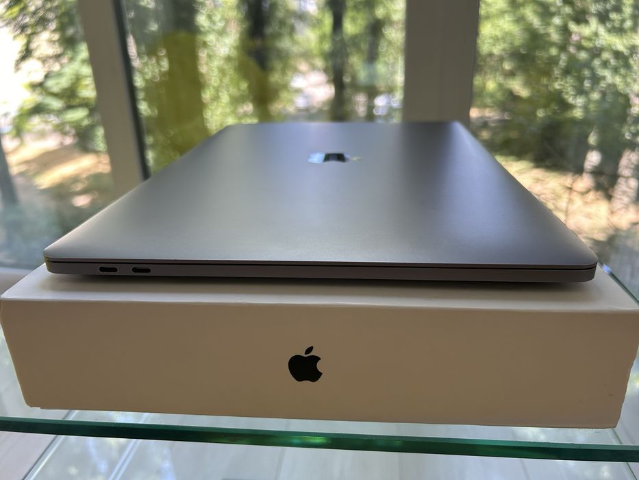 Macbook Pro 15 2019г, i7, 16/256
