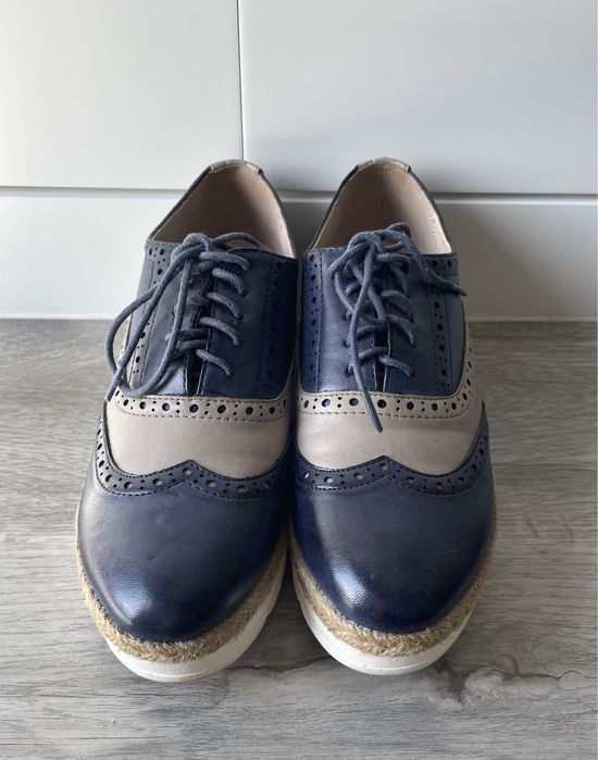 Sapatos oxford azul marinho e bege (Seaside, tamanho 35)