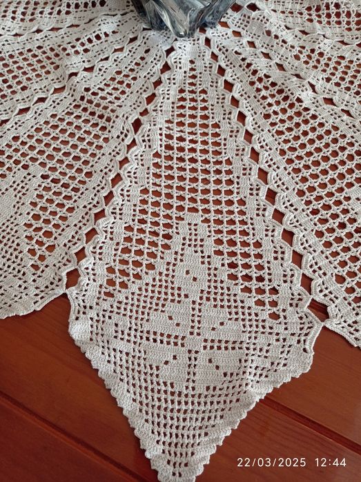 Toalha de mesa ou camilha crochê