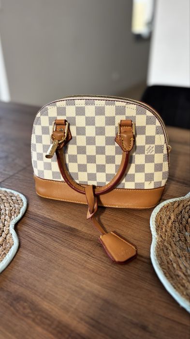 Damska torebka zapinana na zamek