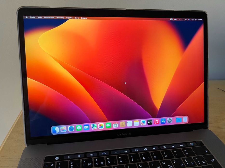 Macbook Pro 15" 2018 I7 16/512 gb a1707 TouchBar Space Gray