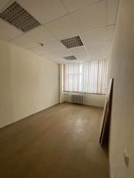 Оренда офісу на вул. Євгенія Сверстюка,23 на 234.9 м², від власника